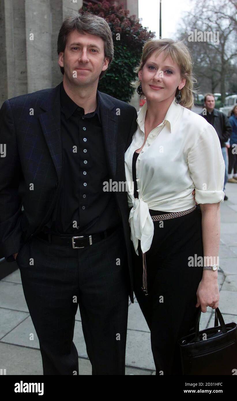 L'actrice Sarah Lancashire et Peter Salmon, directeur de la BBC, arrivent aux prix du club de l'industrie de la radio de télévision (TRIC), à l'hôtel Grosvenor House de Londres. Banque D'Images