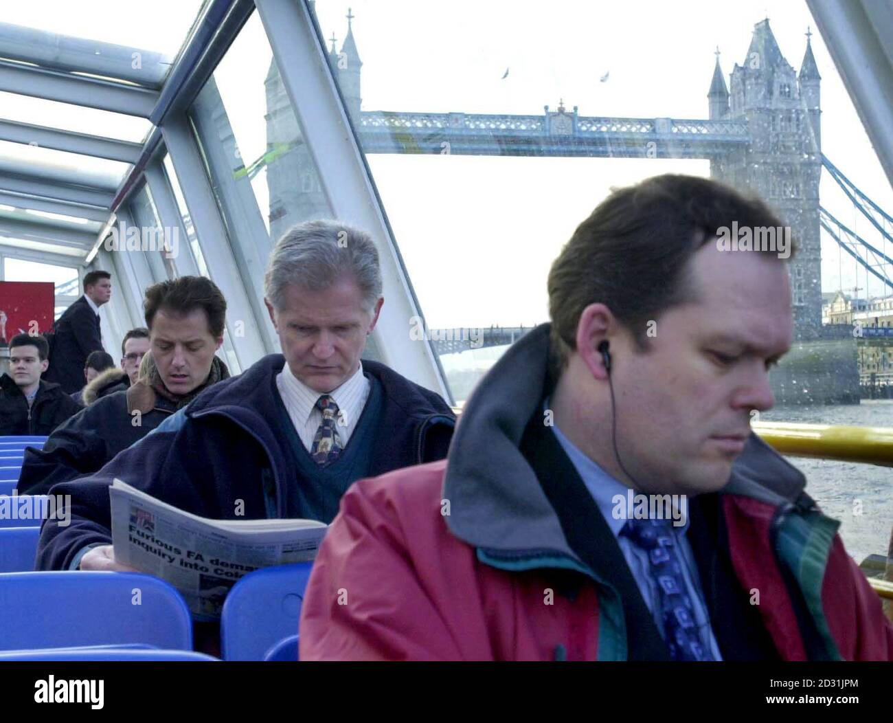 Les navetteurs de Londres, battant la grève du métro de Londres en prenant le Free Central London Boat Service qui circule de Tower Pier, à travers Blackfriars à Westminster et de retour par Waterloo et Blackfriars. * la grève de 7,500 membres du Syndicat des transports et des chemins de fer maritimes sur la sécurité et les emplois a été efficace pour paralyser les services de métro dans la capitale. Banque D'Images