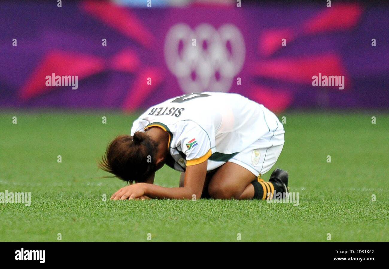 La sœur Amanda d'Afrique du Sud réagit après leur défaite au stade de la ville de Coventry, à Coventry. Banque D'Images