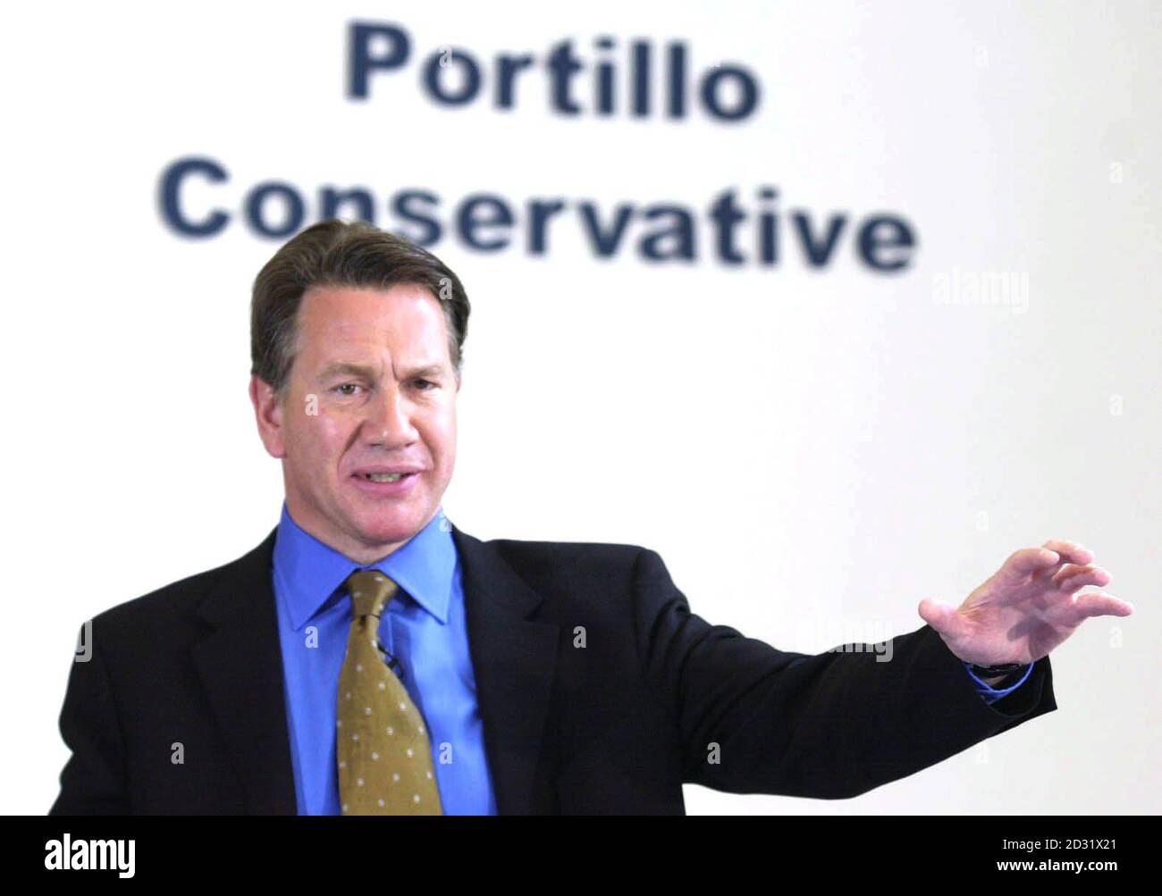 Le chancelier fantôme Michael Portillo lors d'un petit-déjeuner de travail avec des partisans et des journalistes à Londres où il lance officiellement sa campagne pour le leader conservateur. * On pense que M. Portillo a déjà établi une avance importante sur les confrères David Davis et Iain Duncan Smith parmi les membres du cabinet fantôme et les députés conservateurs. Mais le choix final du leader sera entre les mains des 350,000 militants conservateurs de la base, qui choisiront parmi une liste de deux candidats issus du scrutin des députés. Banque D'Images