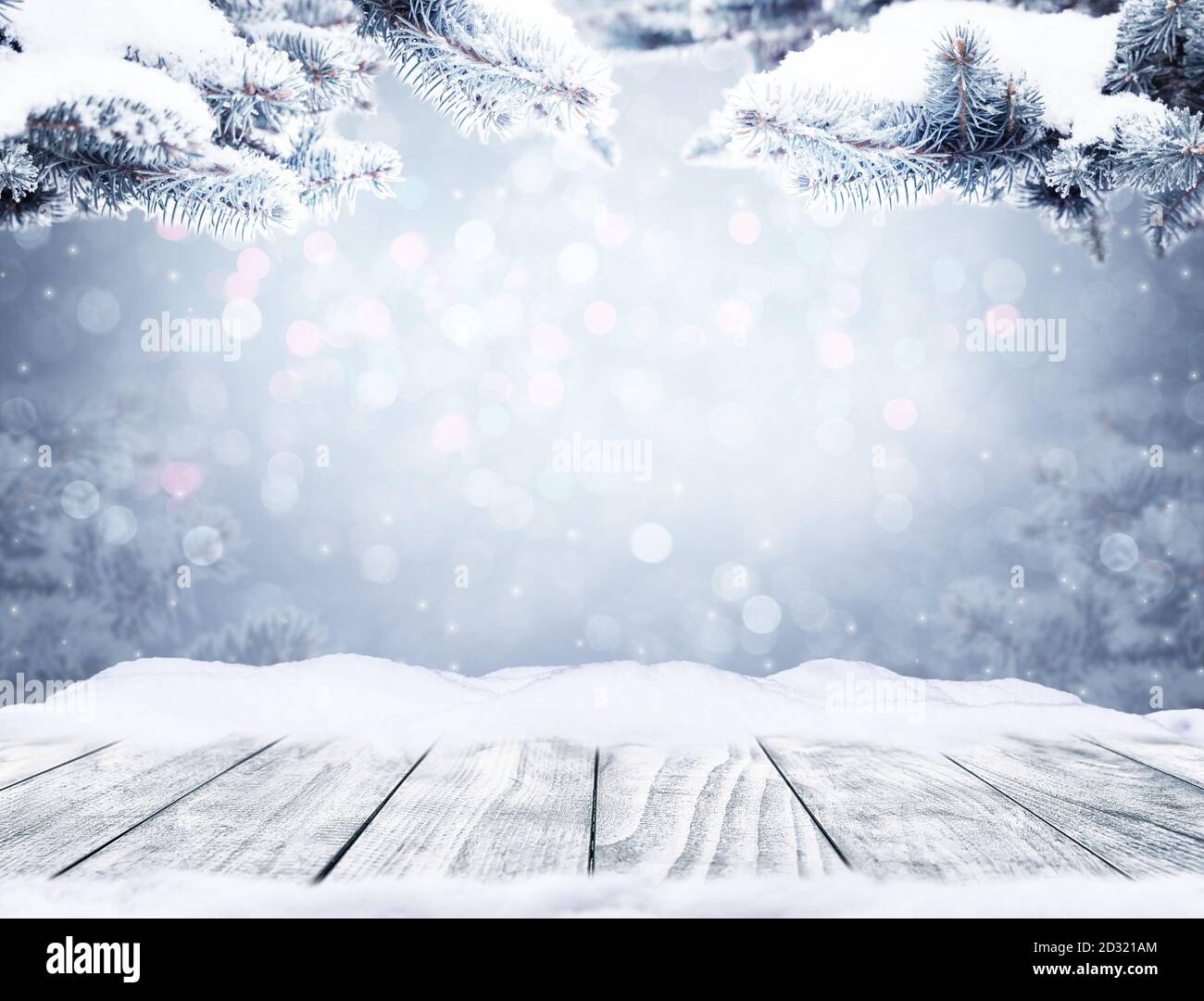 Hiver décor de Noël fond avec des lumières de bokeh, flocons de neige et  vieille table en bois vide. Noël et bonne année sur fond bleu avec sno  Photo Stock - Alamy