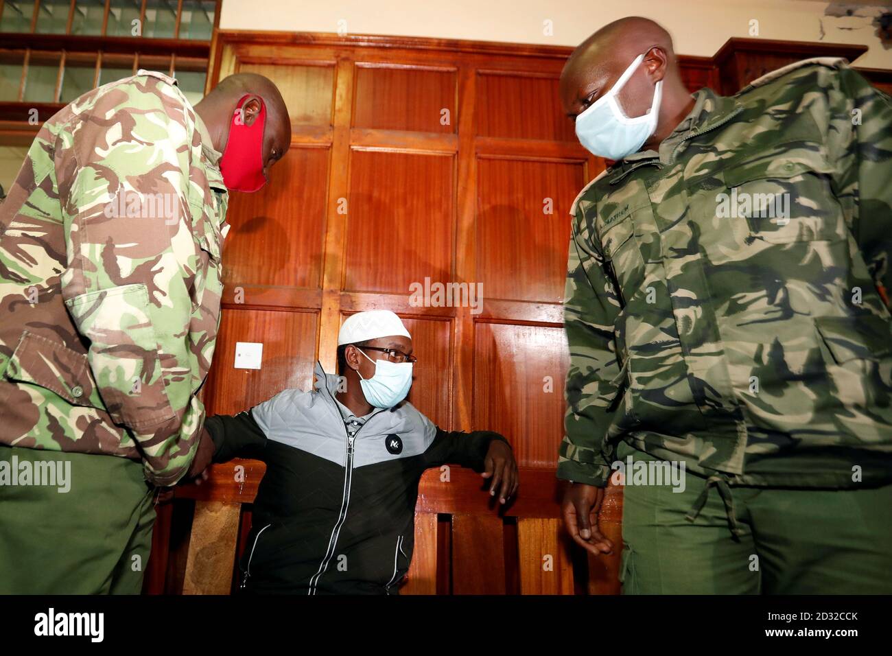 Liban Abdullah Omar est vu après avoir été acquitté aux tribunaux de Milimani à Nairobi, Kenya le 7 octobre 2020. REUTERS/Thomas Mukoya Banque D'Images