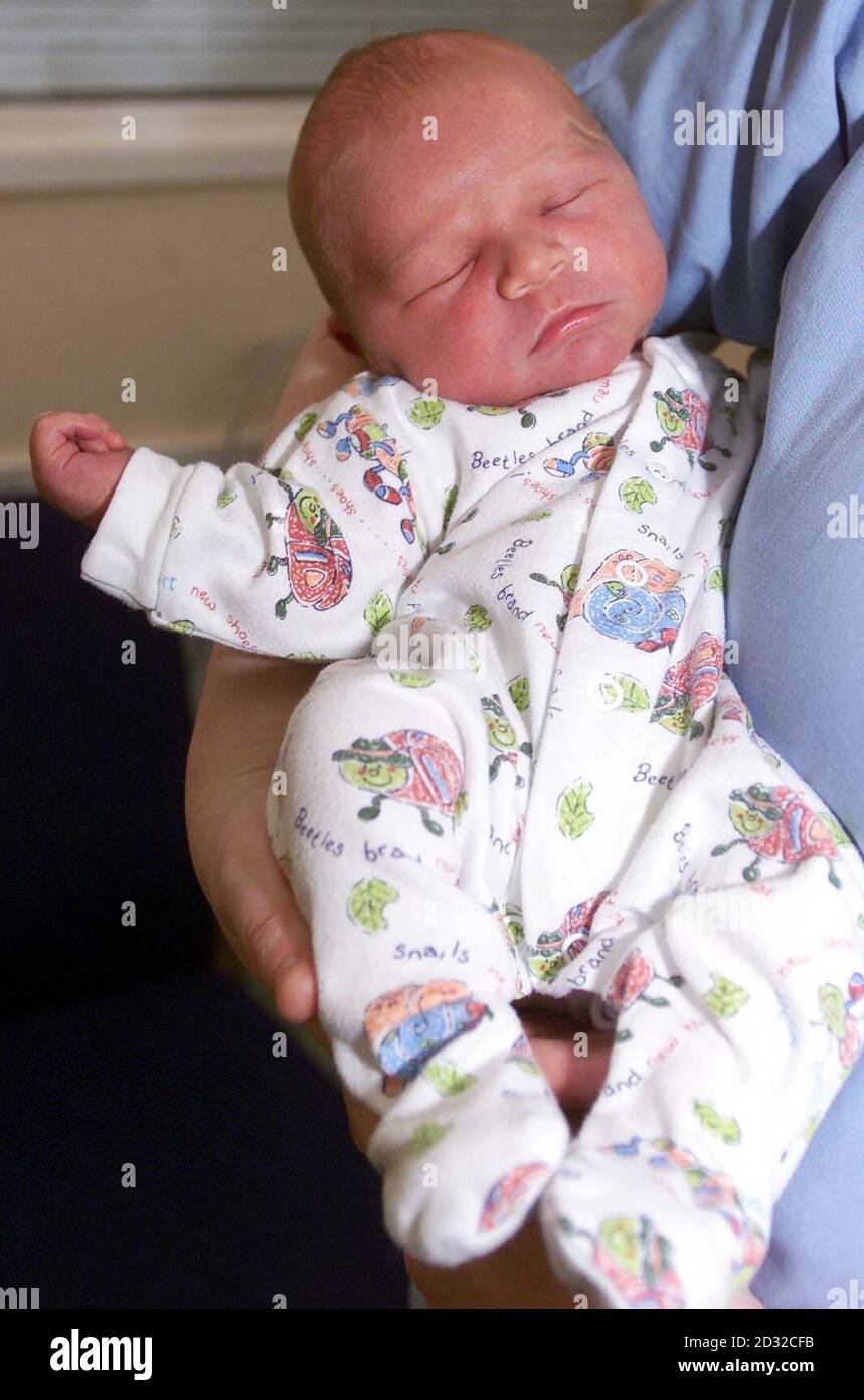 Un Bebe Abandonne Se Retablissant A L Hopital Radcliffe D Oxford A Trouve Le Bebe Garcon Age De Seulement Quelques Heures A Ete Trouve Par Une Femme Marchant Son Chien A La Peripherie D Isp