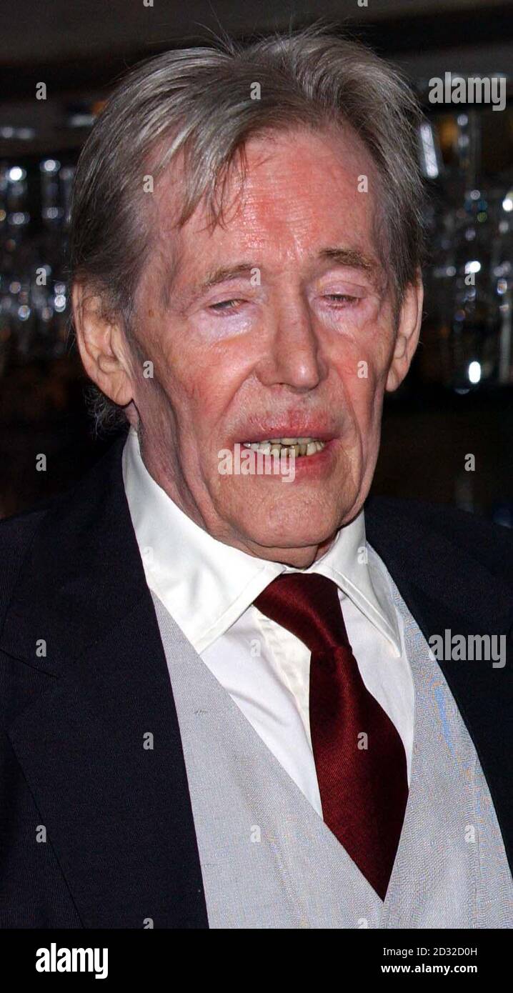 L'acteur Peter O'Toole au Curzon Mayfair pour la projection du film  Shipping News, Londres Photo Stock - Alamy