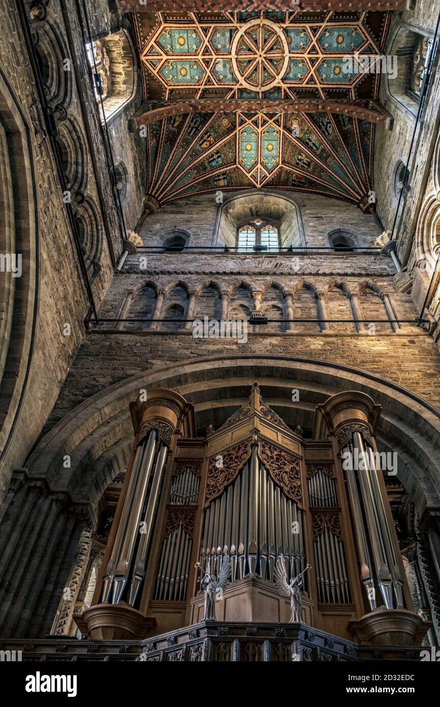 Intérieur de la cathédrale St Davids , située dans la ville de St Davids , Pembrokeshire , pays de Galles , Royaume-Uni Banque D'Images