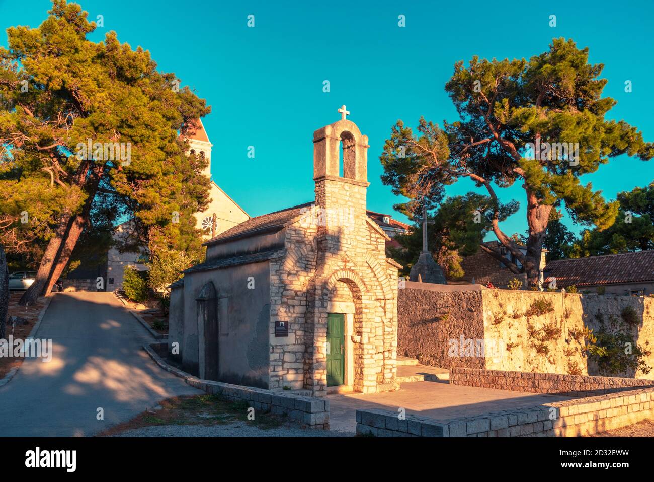 St Ivan et la chapelle Teodor dans le monastère dominicain dans la ville de bol sur l'île de Brac, Croatie. Banque D'Images