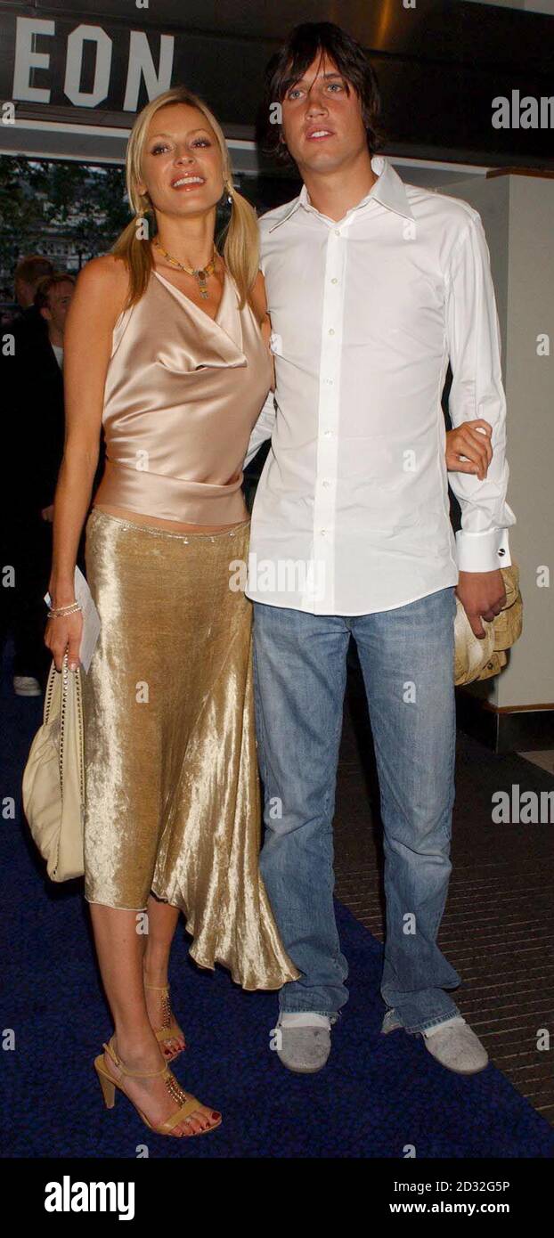 TV présentant le couple Tess Daly et Vernon Kay arrivent pour la première de charité de Star Wars: Épisode II - attaque des clones à l'Odeon Leicester Square. Banque D'Images