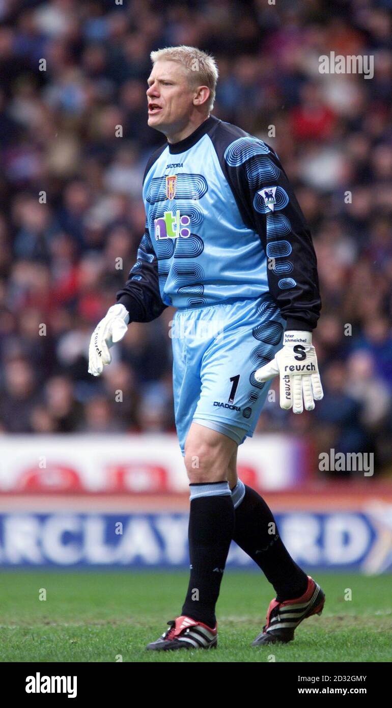 Le gardien de but Peter Schmeichel du club de football Aston Villa pendant le match entre Aston Villa et Arsenal à Villa Park. Banque D'Images