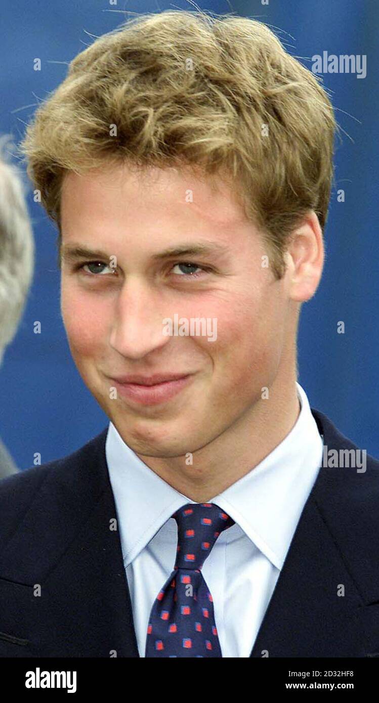 Le prince William, fils aîné du prince de Galles, a 20 ans aujourd'hui, en une année où il a prouvé sa confiance croissante en tant que royal. Alors qu'il laisse ses années d'adolescence derrière lui, le prince étudiant a démontré ses qualités dans deux événements royaux contrastés. *au cours de la célébration du Jubilé de la Reine plus tôt ce mois-ci, la popularité de William s'est rétréci pendant qu'il a mené une promenade royale avec d'autres membres de la famille. Son rôle public était également en évidence plus tôt cette année après la mort de la reine mère. Banque D'Images