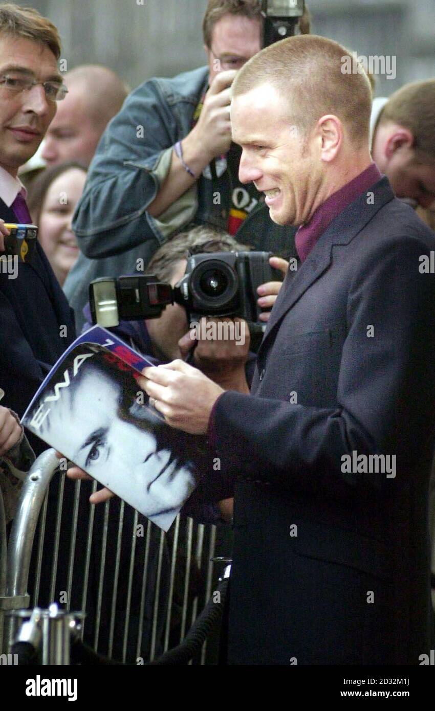 L'acteur écossais Ewan McGregor arrive pour le lancement VIP de Harvey Nichols à Édimbourg, sur la place St Andrew, à Édimbourg. Le quatrième magasin de Harvey Nichol a ouvert ses portes au public le 15 août. Banque D'Images