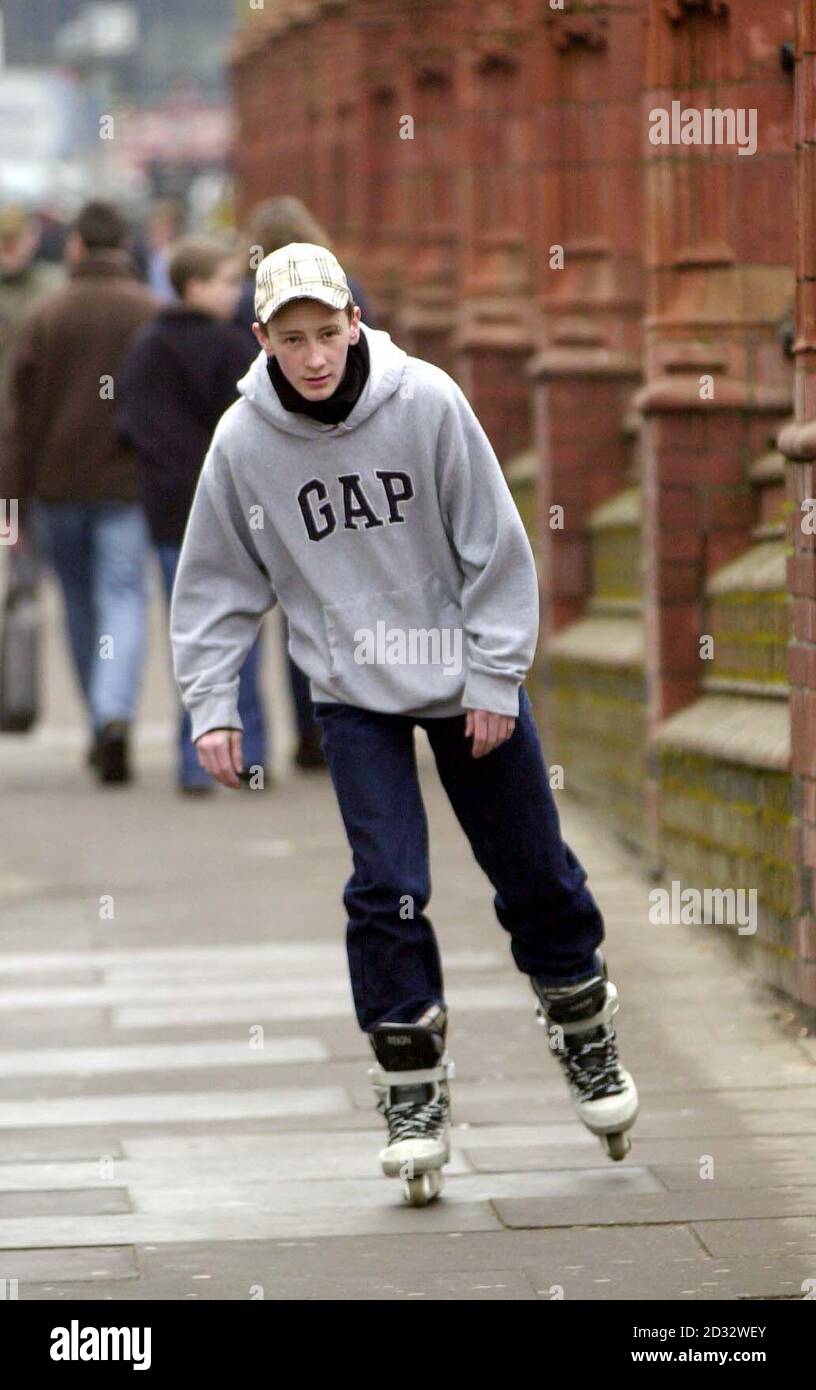 Adam Newman 14 ans, à l'hôpital pour enfants de Birmingham.Adam, de Walsall, West Midlands se battait pour sa vie après que les poignées de son vélo BMX se soient tordues et bloquées dans sa poitrine, causant un trou de la taille d'une pièce de 2 dans son cœur. Banque D'Images