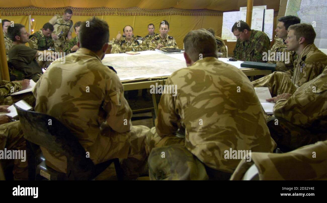 Le 2e Régiment royal de chars (Desert rats) tient un de leurs exposés horaires à AZ Zubaya, près de Bassora, en Irak. Banque D'Images