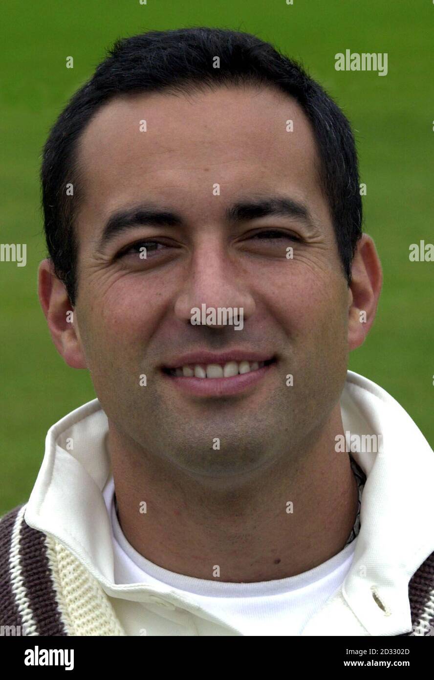 Le Cricketer de Surrey et le capitaine Adam Hollioake de l'Oval. 03/10/2003: Le Cricketer de Surrey et le capitaine Adam Hollioake qui commence une randonnée caritative épique de l'Écosse aux Tanger, vendredi 3 octobre 2003. Ce voyage s'inscrit dans le cadre d'une campagne visant à recueillir des fonds à la mémoire de son frère Ben, qui a été tué dans un accident de voiture en Australie en mars de l'année dernière. La partie britannique du voyage implique 594 miles répartis sur 28 jours, ce qui signifie qu'il marchera en moyenne 21 miles chaque jour. M. Hollioake naviguera ensuite de Brighton à Dieppe, partira à vélo pour Gibraltar et prendra un bateau pour la dernière étape du voyage à Banque D'Images