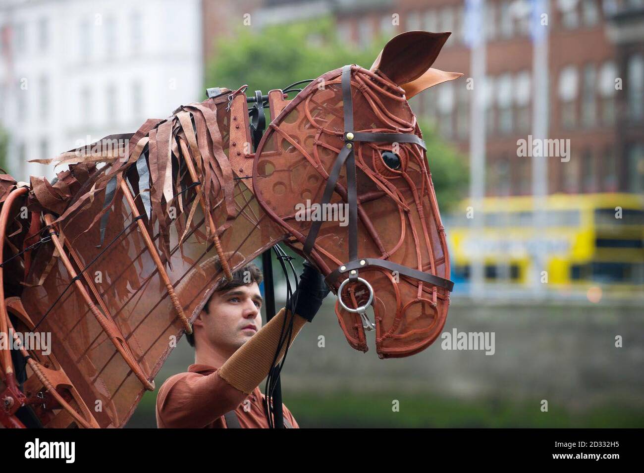 « Joey » la star de la production britannique de War Horse du National Theatre sur le pont Ha'penny à Dublin, en Irlande, avant son fonctionnement au Bord Gais Energy Theatre l'année prochaine. Banque D'Images