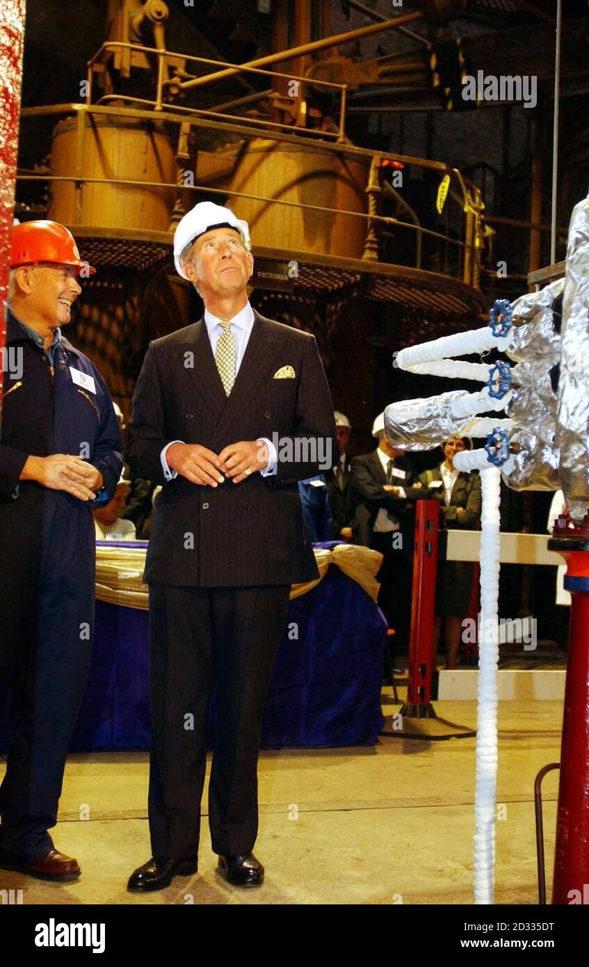Le Prince de Galles lors de sa visite à la station de pompage Crossness de Thamesmead, Londres, où il a mis sous tension le nouveau moteur de faisceau 'Prince Consort'. Banque D'Images