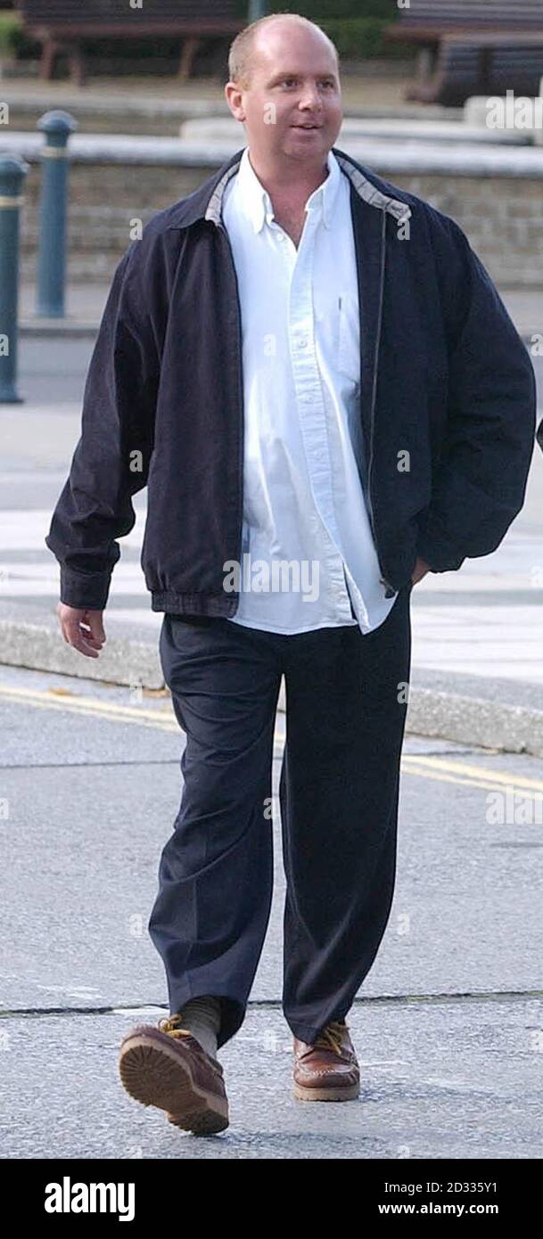 Leigh Docwra arrive au tribunal de la Couronne de Plymouth, où il est accusé conjointement avec sa tante Linda Lindsay et son cousin Melvin Lindsay de l'enlèvement de deux garçons de 12 ans et d'un garçon de 13 ans. Linda, 54 ans, est accusée d'un chef d'accusation d'agression commune contre un garçon de 12 ans au cours de l'incident du 23 février 2003. Le fils de Linda Melvin et le neveu Leigh sont chacun accusés de deux autres chefs d'accusation d'agression commune contre les garçons, qui ne peuvent pas être nommés pour des raisons juridiques. Banque D'Images