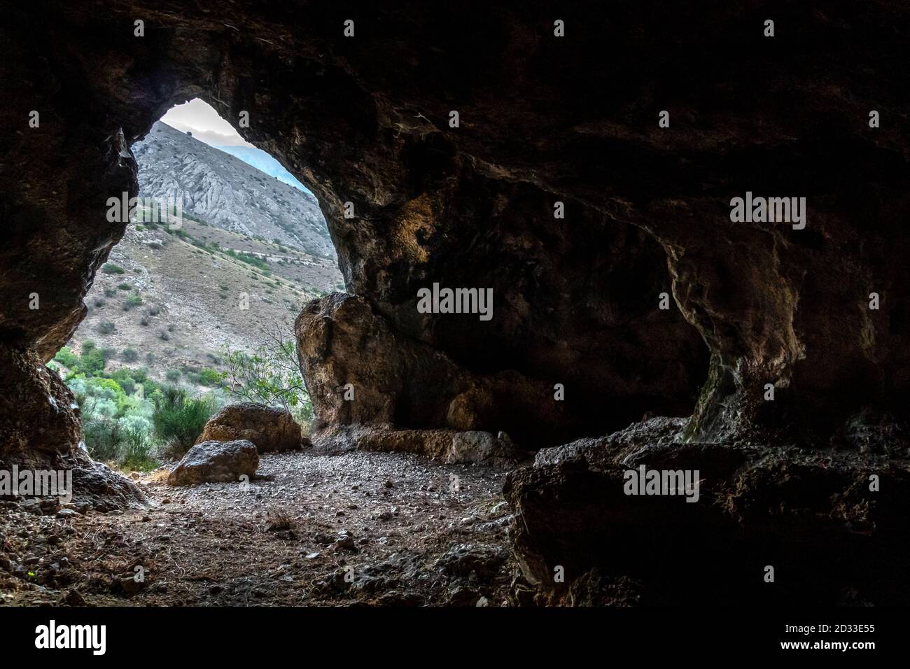 Grotte de la découverte de la tête d'un fémur d'un jeune homme Néandertal. Abruzzes, Italie, Europe Banque D'Images