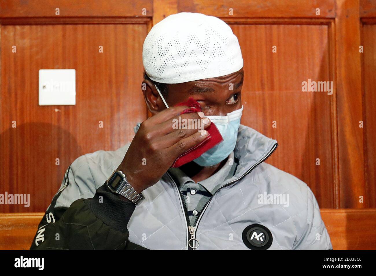 Liban Abdullah Omar réagit après avoir été acquitté aux tribunaux de Milimani à Nairobi, au Kenya, le 7 octobre 2020. REUTERS/Thomas Mukoya Banque D'Images
