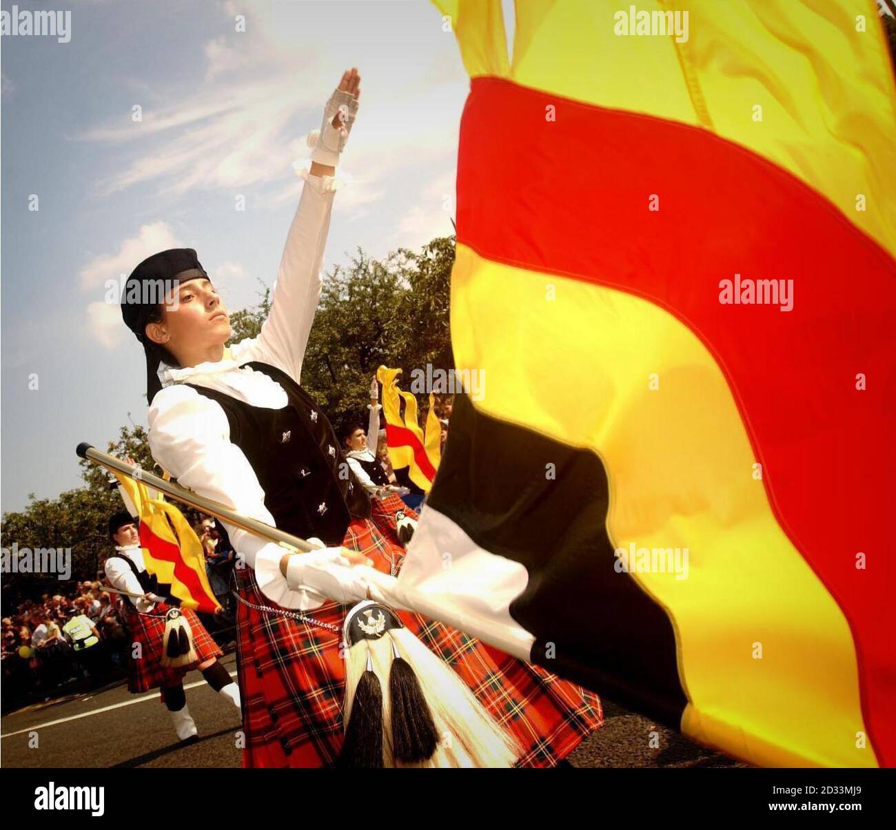 Le festival international d'Édimbourg commence à Edimbourg avec un spectaculaire cavalcade le long de la célèbre Princes Street d'Édimbourg. Le plus grand festival d'art au monde, avec des représentations de stars telles que Paul Merton et Morrissey, était officiellement en cours aujourd'hui.le 58e festival d'Édimbourg Fringe va voir plus de 25,000 représentations de près de 1,700 spectacles dans un record de 236 lieux à travers la ville. Et un tiers des actes tiendront leur première mondiale dans la capitale écossaise au cours des trois prochaines semaines. Banque D'Images