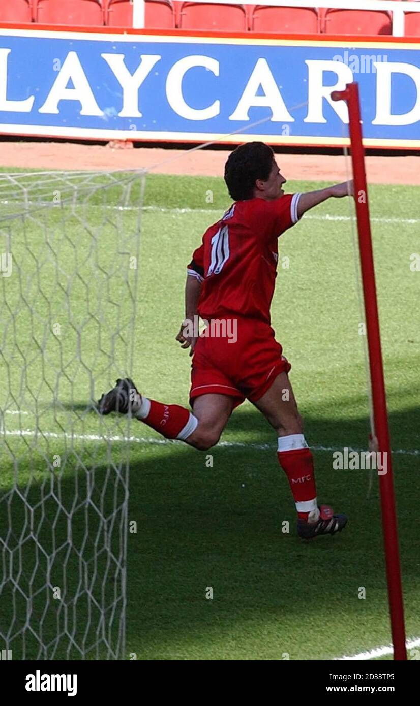 Antoine Sibierski de Manchester City pendant le match contre Bolton Wanderers, au stade de la ville de Manchester. Banque D'Images