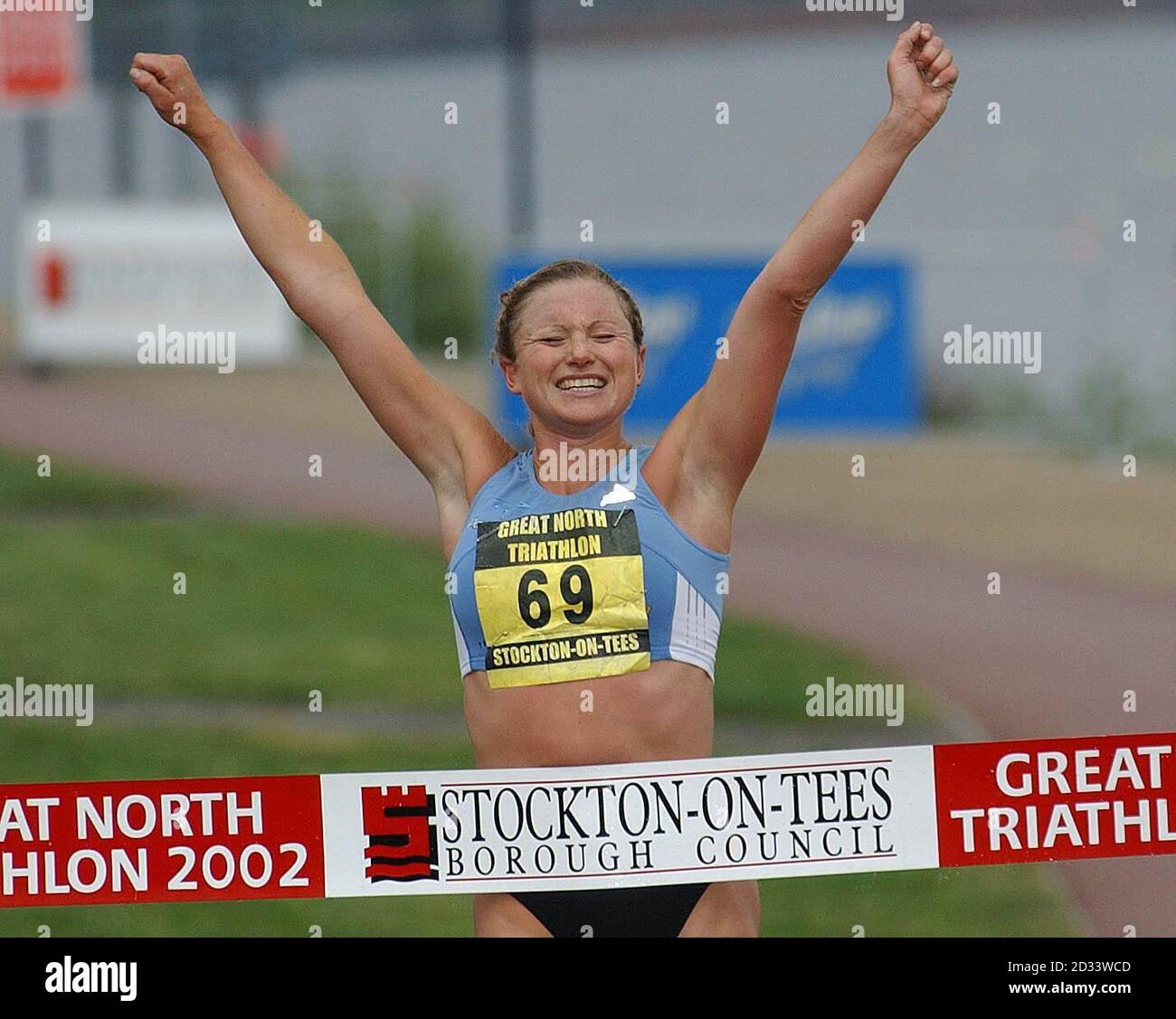 Jodie Ann Swallow célèbre une victoire spectaculaire dans les Championnats britanniques de triathlon de Womens sur Teeside quand elle a attrapé la leader de longue date Julie Dibens près de la fin de la course finale pour prendre le Championnat. Banque D'Images