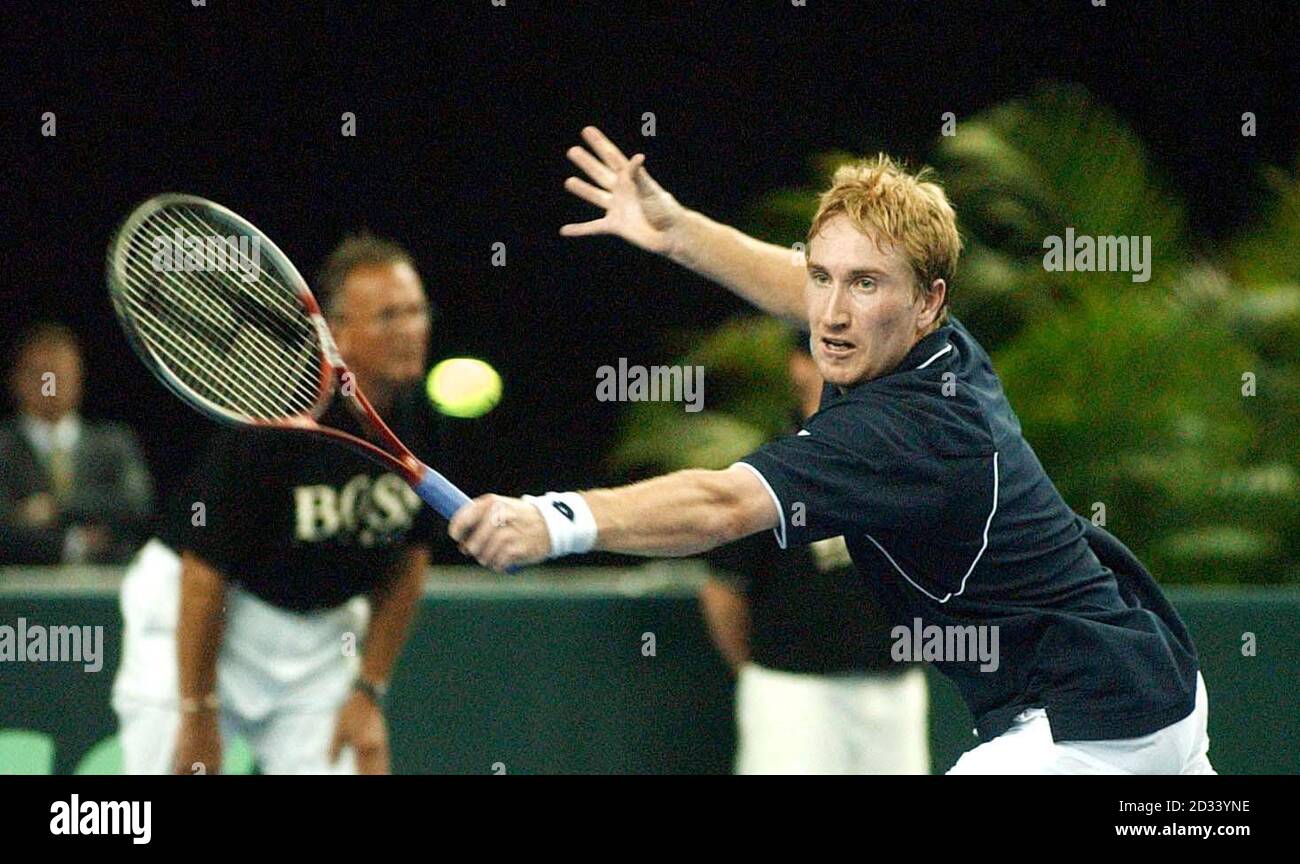 Martin Lee en Grande-Bretagne en action contre le Paradorn de Thaïlande, lors du match de tennis de la coupe Davis entre la Grande-Bretagne et la Thaïlande à la NIA, Birmingham. Banque D'Images