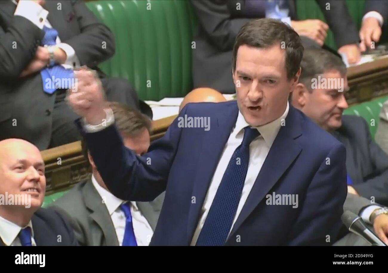 Le chancelier George Osborne prend la parole à la Chambre des communes, à Londres, au cours d'un débat sur le discours de la Reine. Banque D'Images