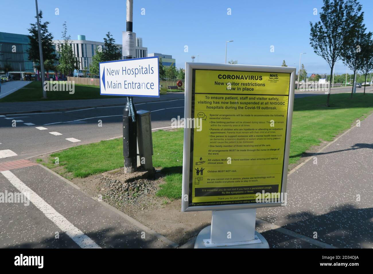 Un comité d'affichage de Covid19 à l'hôpital universitaire Queen Elizabeth de Glasgow, en Écosse, informant les patients et les visiteurs des restrictions actuelles. Banque D'Images