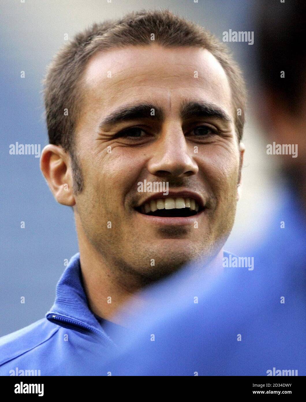 Fabio Cannavaro, de l'Italie, sourit lors d'une séance d'entraînement à Hampden Park, Glasgow, le vendredi 2 septembre 2005. L'Italie joue l'Ecosse demain à Hampden Park lors d'une coupe du monde. APPUYEZ SUR ASSOCIATION photo. Le crédit photo devrait se lire comme suit : Andrew Milligan/PA. Banque D'Images