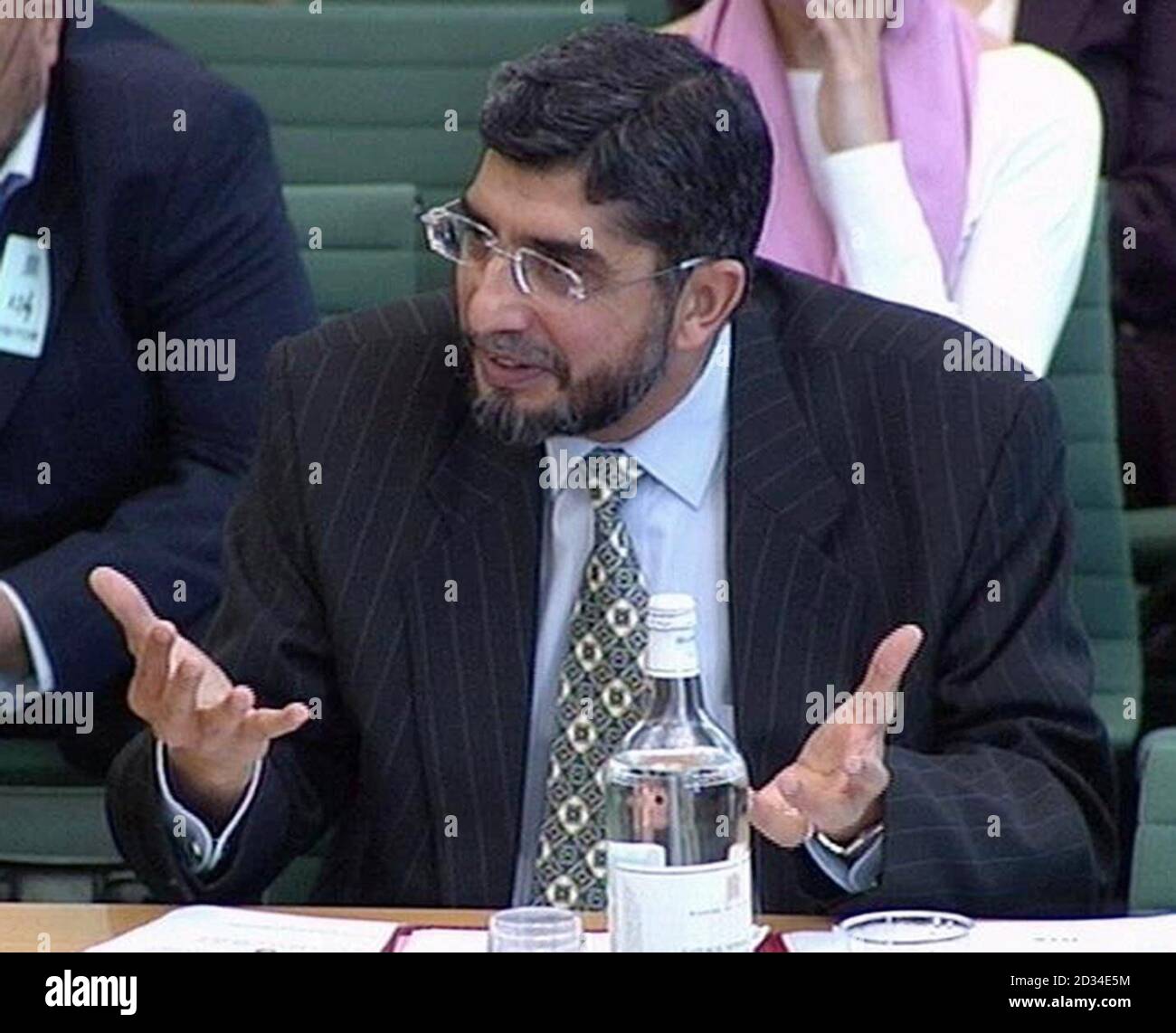 Sir Iqbal Sacranie, Secrétaire général du Conseil musulman de Grande-Bretagne, prend la parole devant le Comité spécial des affaires intérieures de tous les partis à la Chambre des communes, à Londres, le mardi 13 septembre 2005. Le ministre de l'intérieur Charles Clarke a été interrogé par les députés sur leur réponse aux attentats de Londres. Voir PA Story POLITICS Terror. APPUYEZ SUR ASSOCIATION photo. Le crédit photo devrait se lire comme suit : PA Banque D'Images