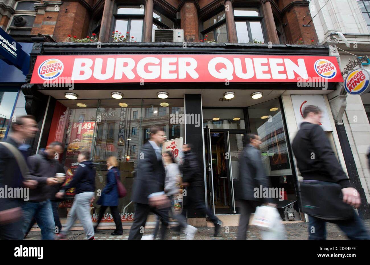 Le restaurant Burger King de Tottenham court Road à Londres, qui a été rebaptisé « Burger Queen » pour une journée seulement, en l'honneur du 90e anniversaire de la reine Elizabeth II. Banque D'Images