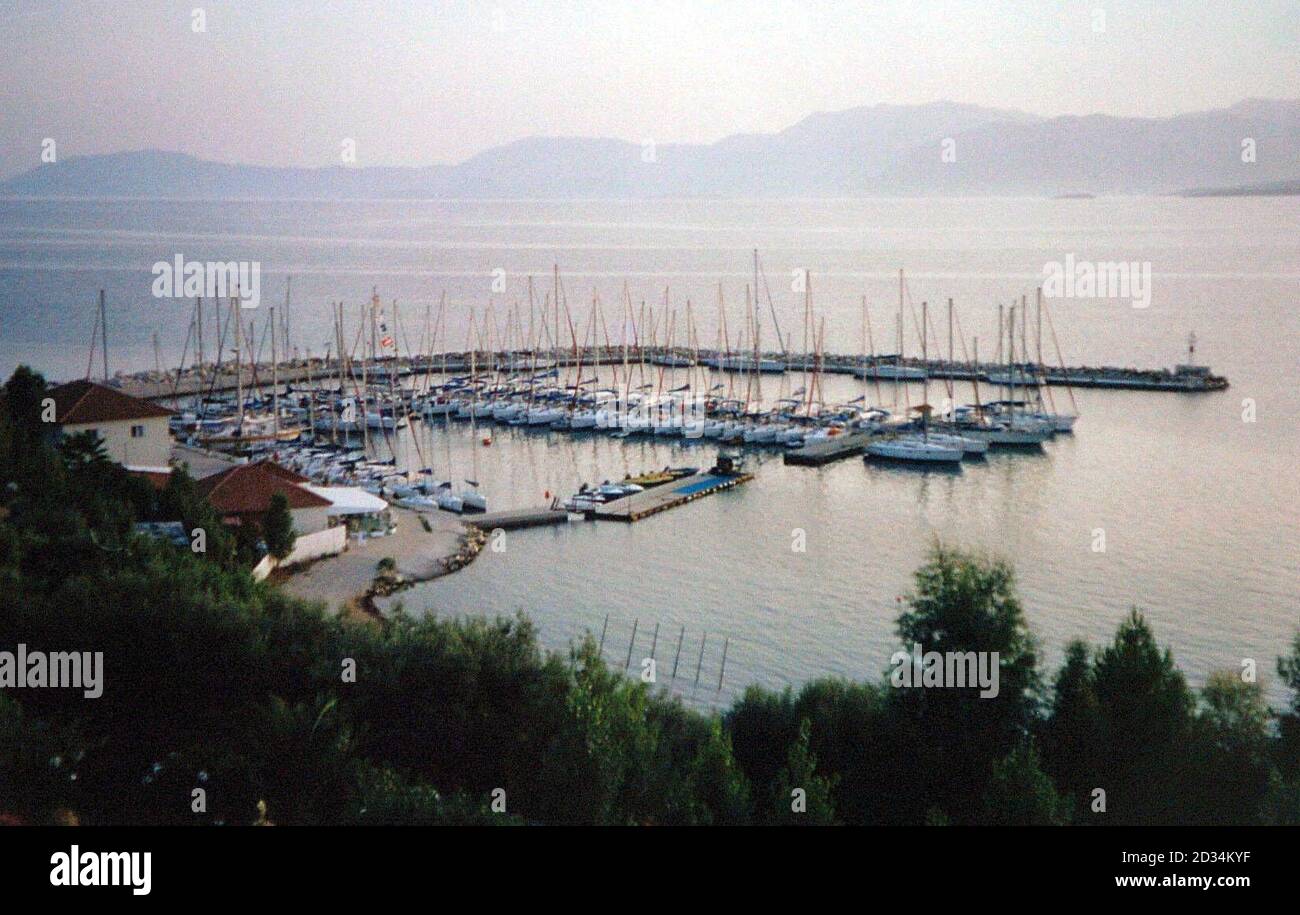Récupérez la photo d'une photo de famille Morgan de la station de Vounaki où Laura Morgan est décédée le 31 juillet dernier. Laura Morgan (11) s'est noyée dans un accident de catamaran. Elle naviguait sur un catamaran Hobie avec deux amis quand il a chaviré, la traînant sous l'eau. Sa mère Lynne est en Grèce aujourd'hui, le 20 mars 2006, pour témoigner dans l'affaire. Cinq personnes apparaîtront dans un tribunal grec n Lefkada accusé de sa mort. Voir PA Story COURTS Cataran. APPUYEZ SUR ASSOCIATION photo. Crédit photo devrait se lire: Rui Vieira / PA. Banque D'Images