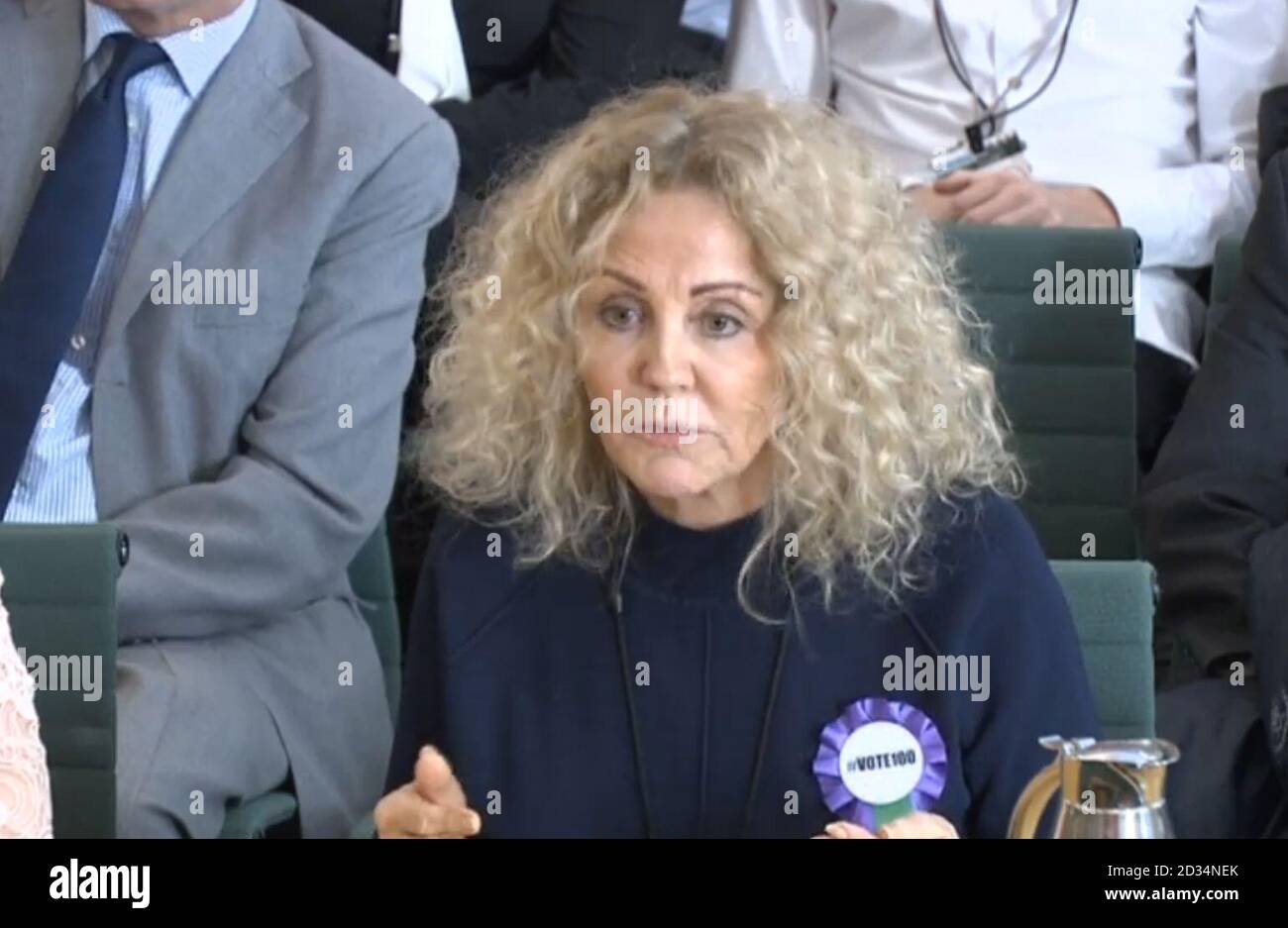 Amy Price, qui a témoigné devant le Comité des pétitions des communes à la Chambre des communes de Londres, puisque Katie Price demande que l'abus en ligne soit une infraction particulière. Banque D'Images