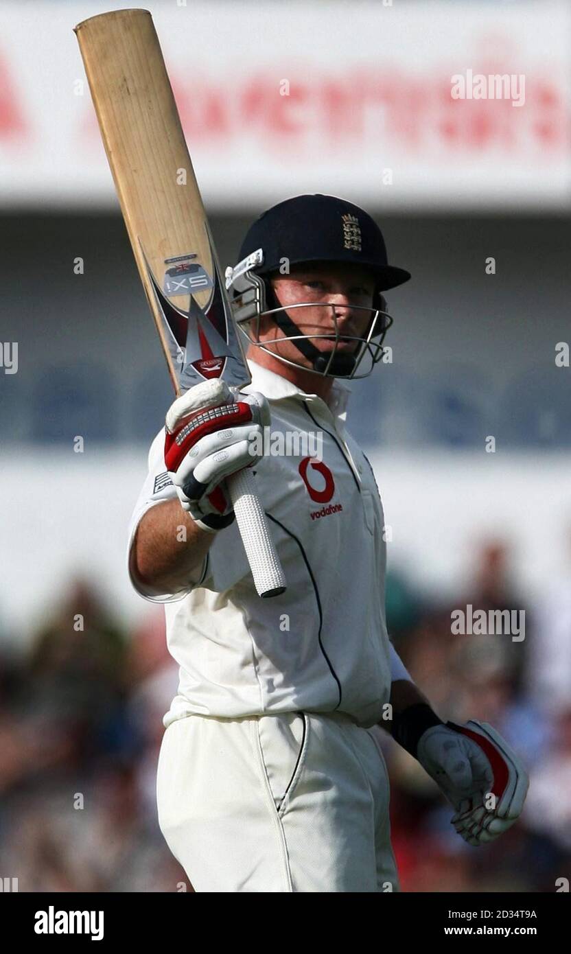 Ian Bell, en Angleterre, célèbre ses 50 ans au cours de la première journée du troisième match de npower Test contre le Pakistan à Headingley, Leeds. Banque D'Images