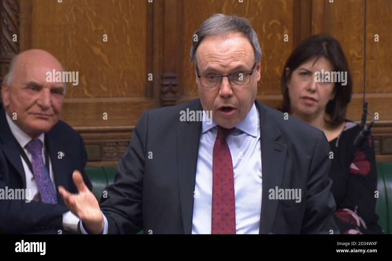 Nigel Dodds du DUP répond après que le procureur général Geoffrey Cox a donné les conseils juridiques aux députés de la Chambre des communes, dans le centre de Londres, sur l'accord de retrait de l'UE. Banque D'Images