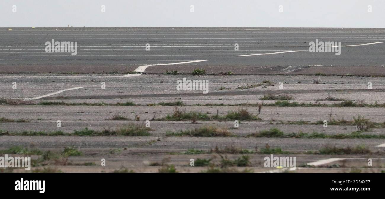 Une vue de stationnement peintes sur la piste à l'ancien site de l'aéroport Manston Kent dans l'avant d'un procès le lundi d'un gouvernement d'organiser les camions en cas de perturbation de l'après-Brexit dans les ports de la manche. Banque D'Images