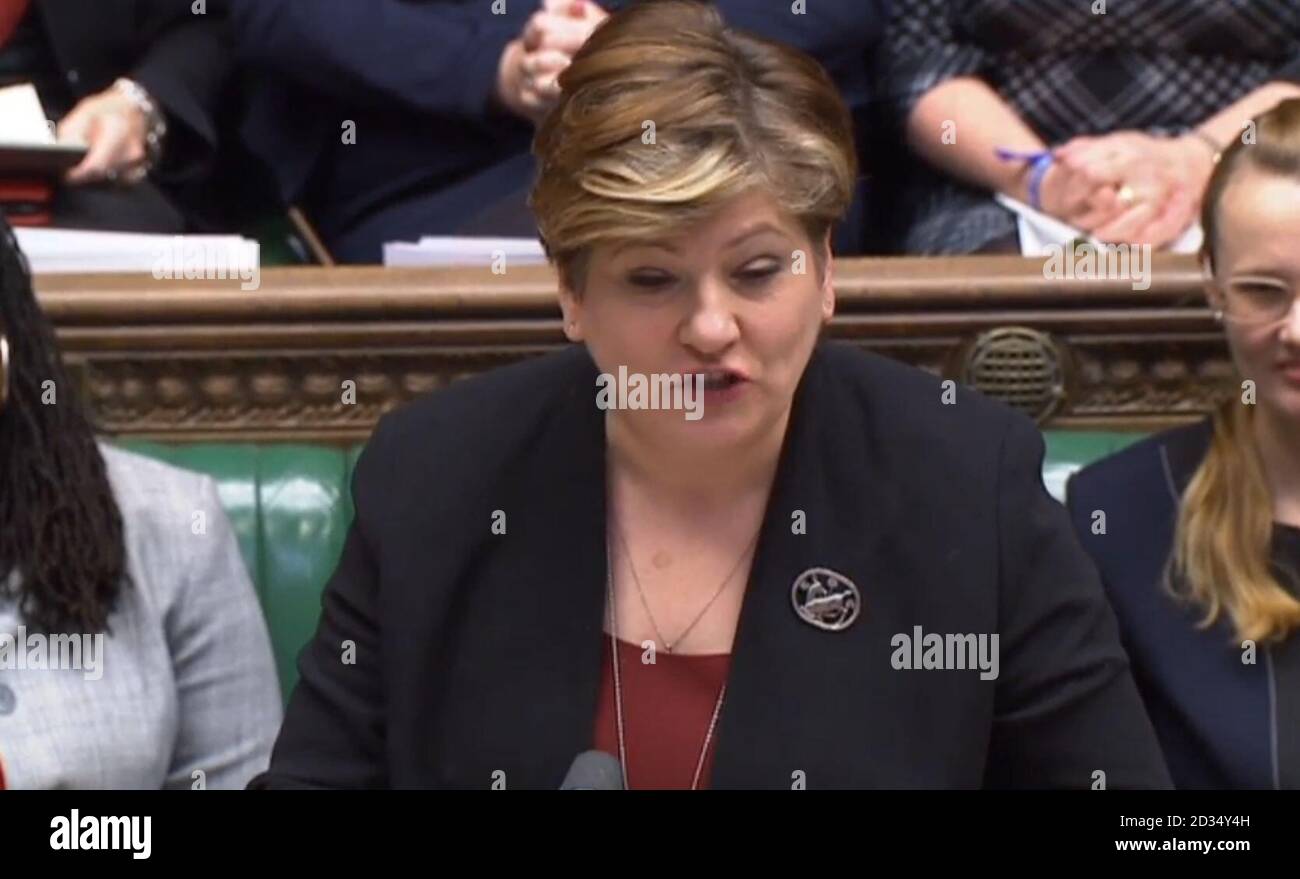 Emily Thornberry, secrétaire aux Affaires étrangères de Shadow, parle lors des questions du premier ministre à la Chambre des communes, à Londres. Banque D'Images