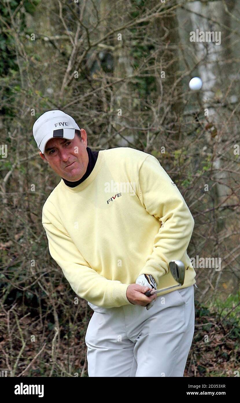 Glenn Turner au parcours de golf de Woodbury Park à Devon, où il a fini de placer un record du monde pour avoir joué les plus de 18 trous en un an. Banque D'Images