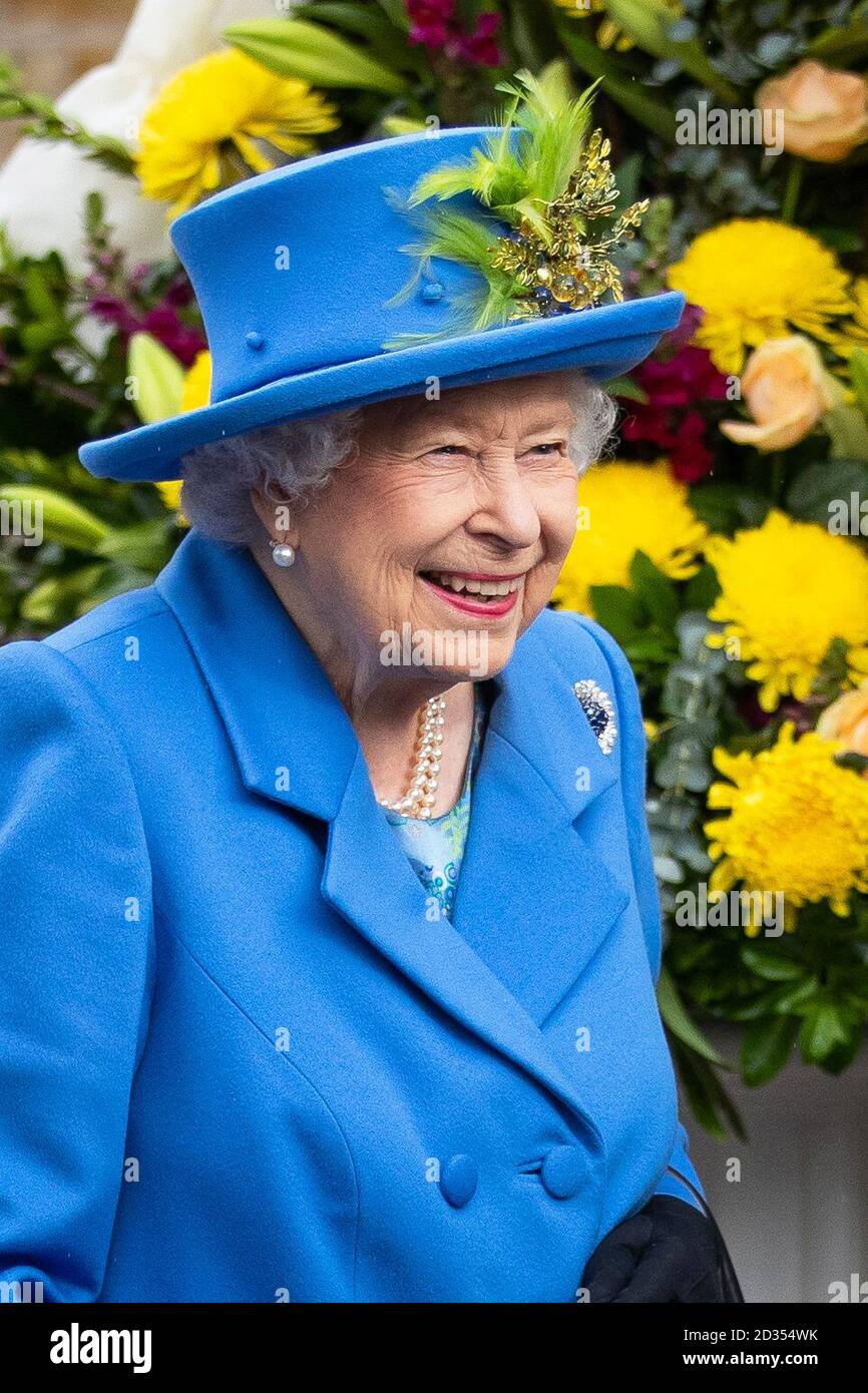 La reine Elizabeth II arrive à visiter Haig Housing Trust, Morden, Londres, où elle sera ouvert officiellement leur développement de nouveaux logements pour les anciens combattants des forces armées et l'ex-service de la communauté. Banque D'Images