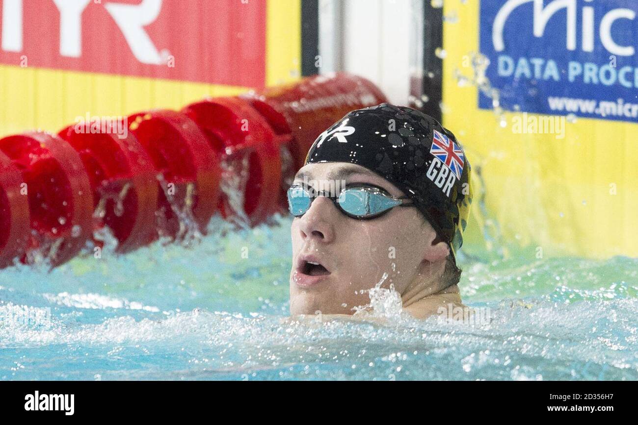 James Guy de Grande-Bretagne en compétition dans le Freestyle hommes 4 x 50m chauffe pendant les Championnats européens de natation court terrain au Centre International de natation de Tollcross, Glasgow. Banque D'Images