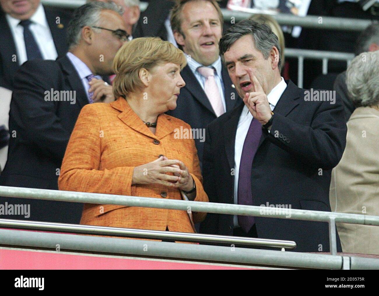 Le Premier ministre britannique Gordon Brown et la chancelière allemande Angela Merkel dans les tribunes Banque D'Images