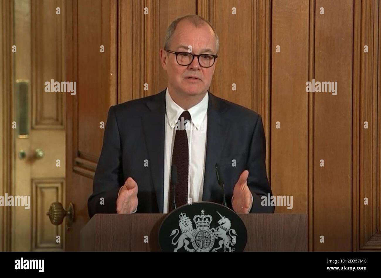 Un screengrab tiré de la vidéo de l'AP du conseiller scientifique en chef du gouvernement, Sir Patrick Vallance, prenant la parole lors d'une conférence de presse sur le plan d'action du gouvernement sur le coronavirus, au 10 Downing Street, Londres. Banque D'Images