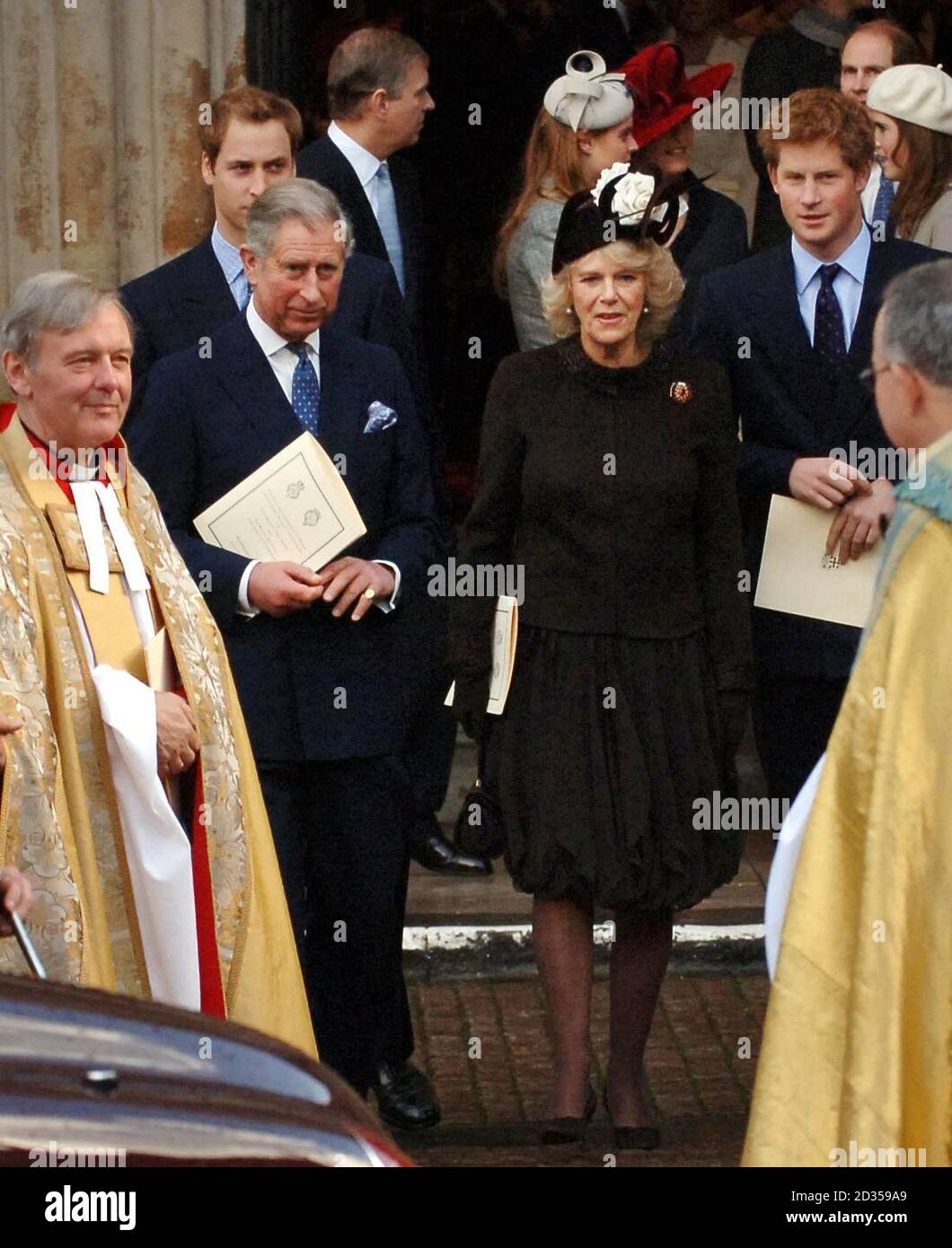 Le prince de Galles, la duchesse de Cornouailles et les princes William et Harry quittent l'abbaye de Westminster, à Londres, après un service de célébration pour marquer l'anniversaire du mariage du diamant de la reine Elizabeth II et du duc d'Édimbourg. Banque D'Images