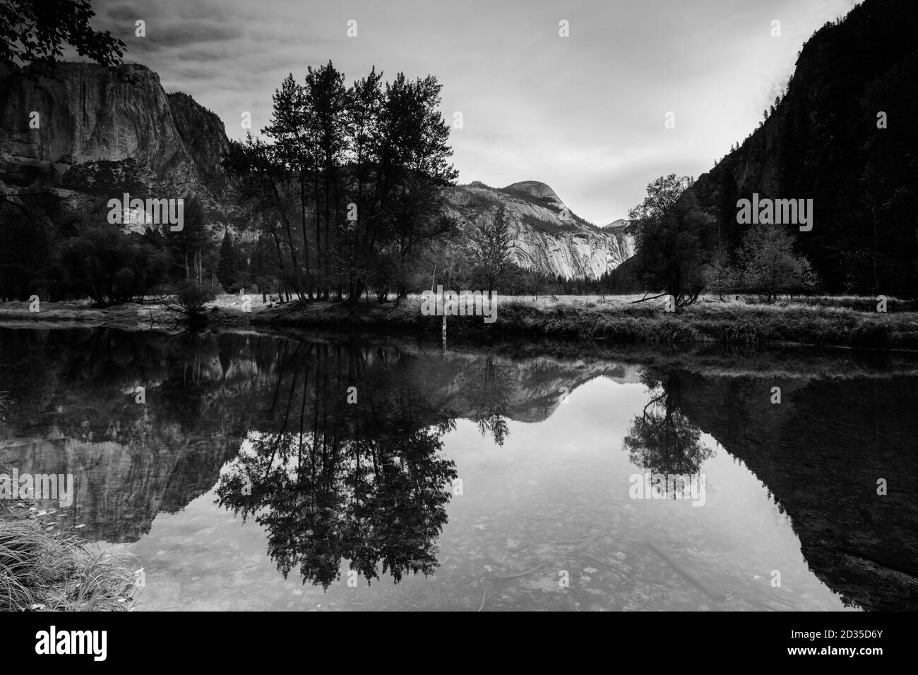 Yosemite Valley et Meadows aux États-Unis Banque D'Images