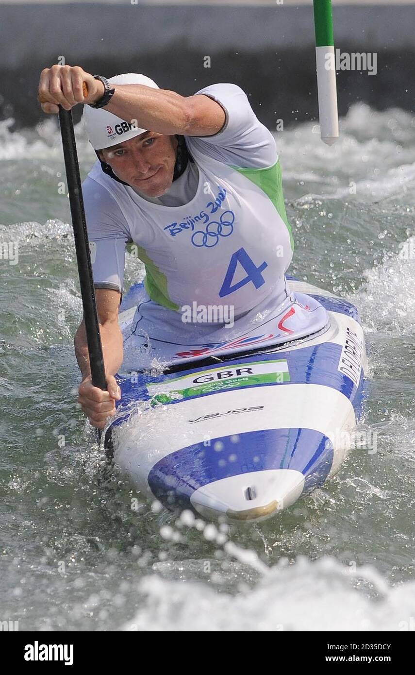 David Florence, en Grande-Bretagne, en route pour une médaille d'argent lors de la finale du single de canoë (C1) au parc olympique de rafles-canoë Shunyi aux Jeux Olympiques de Beijing en 2008 à Beijing, en Chine. Banque D'Images