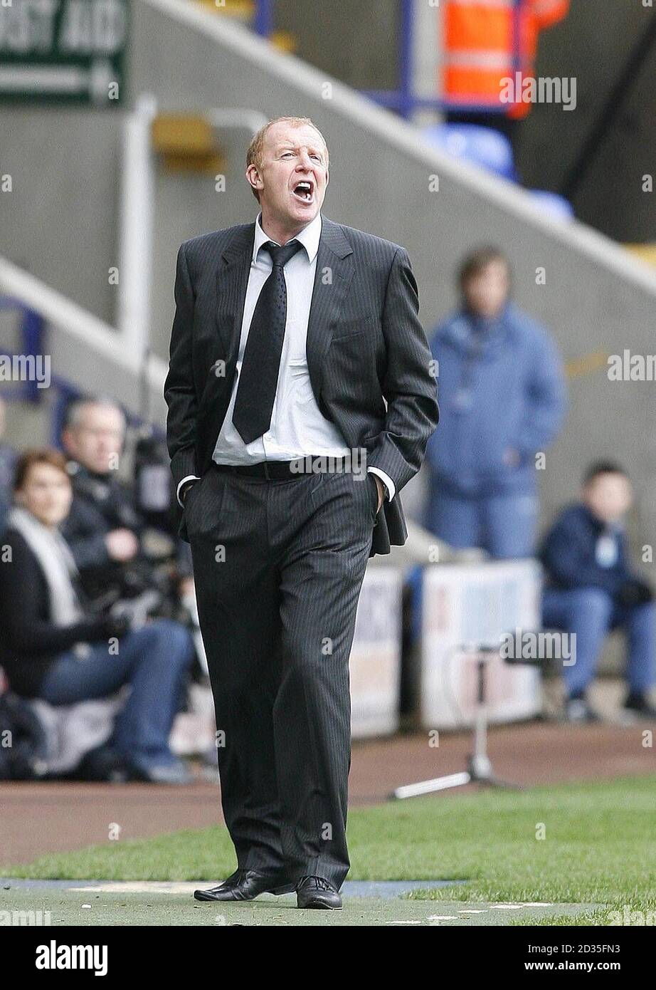 Gary Megson, le gérant de Bolton Wanderers, a animé sur le terrain de contact lors du match de la Barclays Premier League au stade Reebok, à Bolton. Banque D'Images