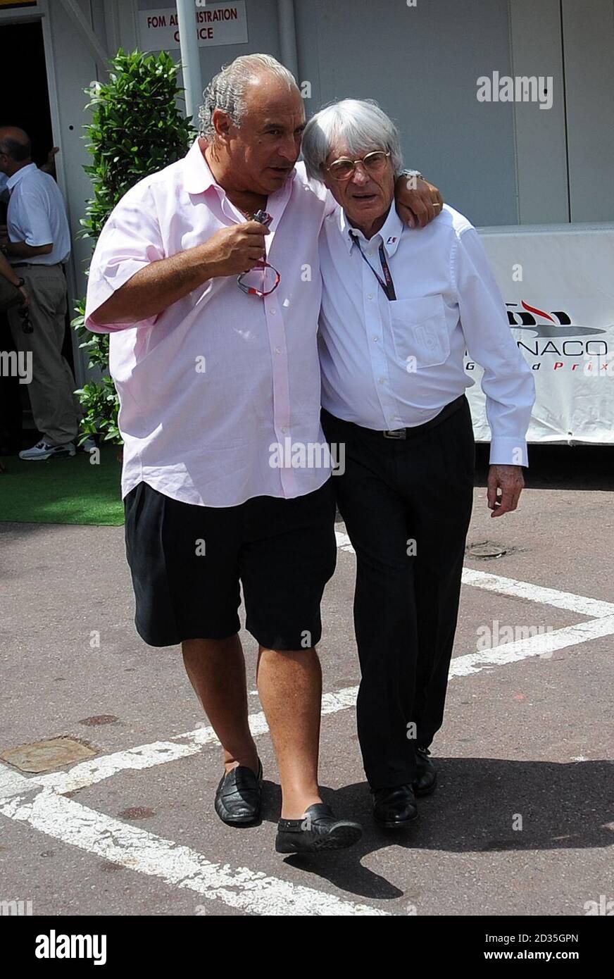 Sir Philip Green (l) avec Bernie Ecclestone Banque D'Images