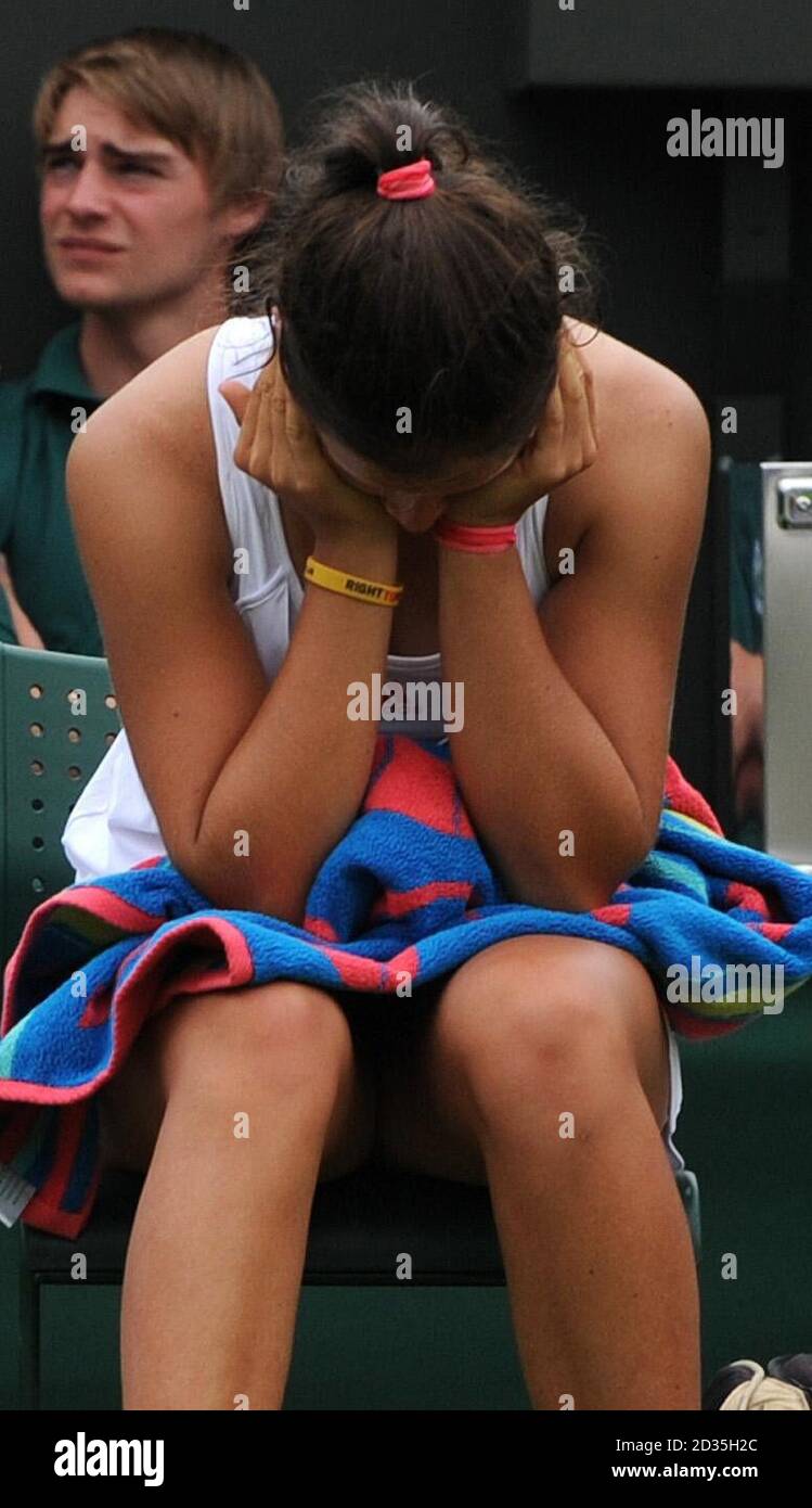 Laura Robson, en Grande-Bretagne, fait une pause lors des championnats de Wimbledon 2009 au All England Lawn tennis and Croquet Club, Wimbledon, Londres. Banque D'Images