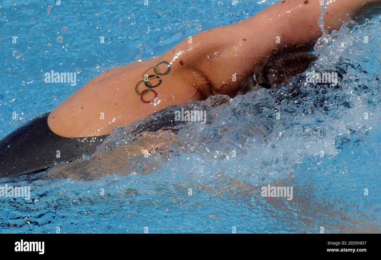 Ryan Cochrane du Canada avec un tatouage sur son dos pendant le 800m Freestyle masculin pendant les Championnats du monde de natation de la FINA à Rome, en Italie. Banque D'Images