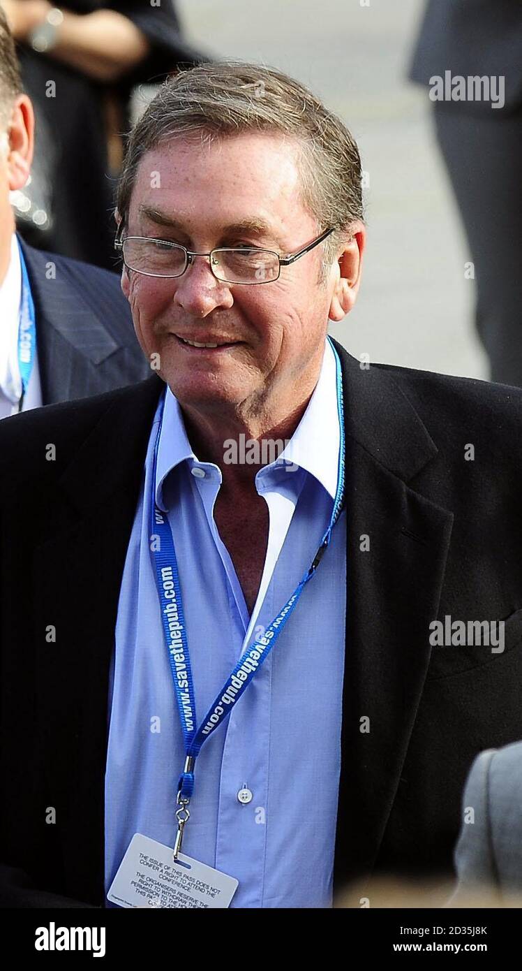 Lord Ashcroft le donateur controversé du Parti conservateur arrive aujourd'hui à la conférence annuelle du parti à Manchester. Banque D'Images